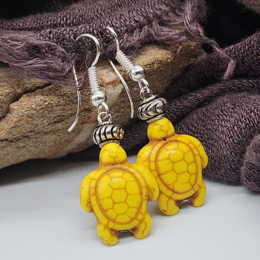 ❤️Turtles Natural Yellow Howlite Stones Silver Earrings